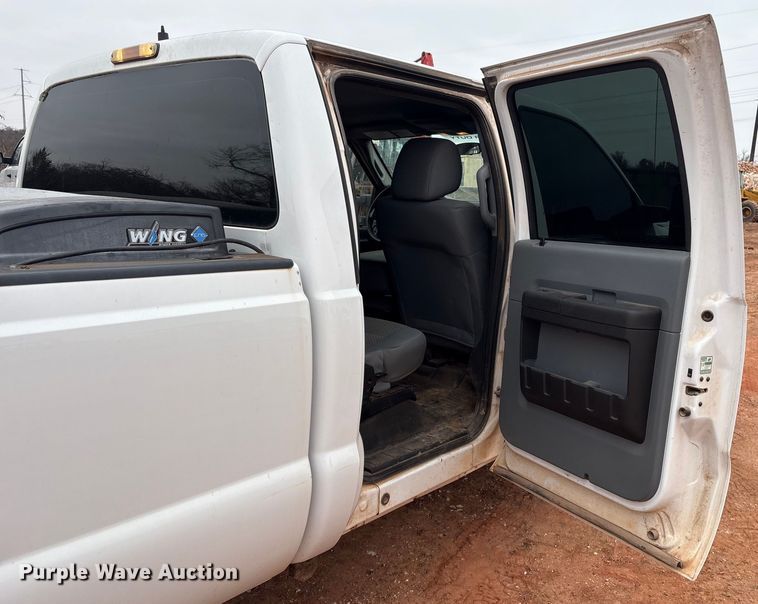 image for item ET1007 2013 Ford F250 Super Duty Crew Cab pickup truck