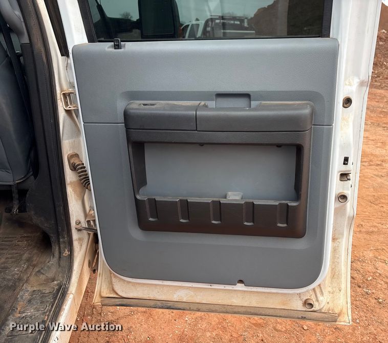 image for item ET1007 2013 Ford F250 Super Duty Crew Cab pickup truck