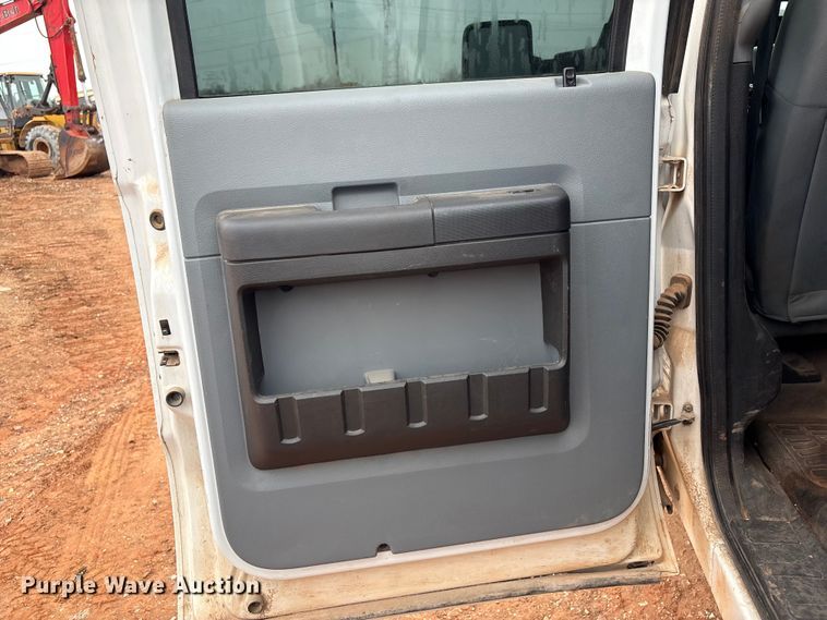 image for item ET1007 2013 Ford F250 Super Duty Crew Cab pickup truck