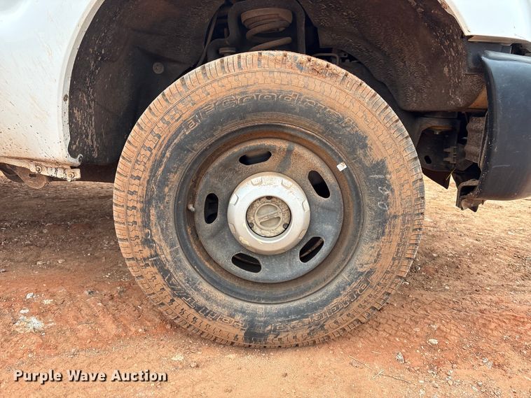 image for item ET1007 2013 Ford F250 Super Duty Crew Cab pickup truck