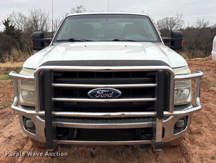 image for item ET1008 2011 Ford F250 Super Duty Crew Cab pickup truck