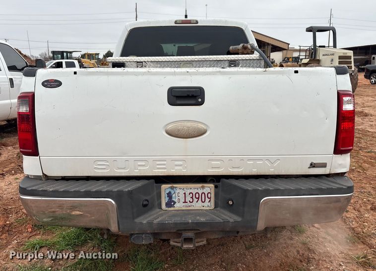 image for item ET1008 2011 Ford F250 Super Duty Crew Cab pickup truck
