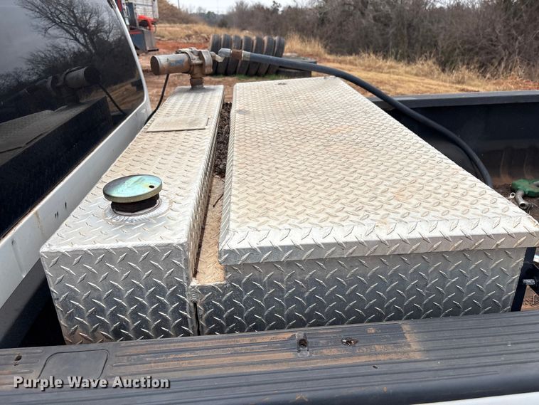 image for item ET1008 2011 Ford F250 Super Duty Crew Cab pickup truck