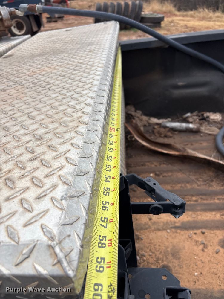 image for item ET1008 2011 Ford F250 Super Duty Crew Cab pickup truck