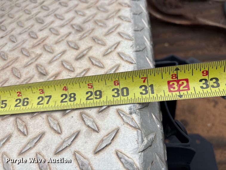 image for item ET1008 2011 Ford F250 Super Duty Crew Cab pickup truck