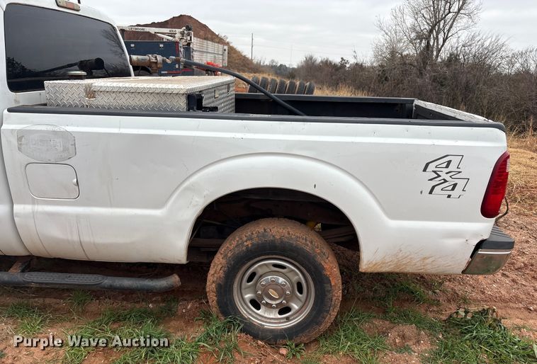 image for item ET1008 2011 Ford F250 Super Duty Crew Cab pickup truck