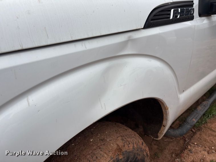 image for item ET1008 2011 Ford F250 Super Duty Crew Cab pickup truck