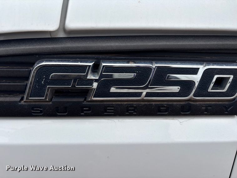 image for item ET1008 2011 Ford F250 Super Duty Crew Cab pickup truck