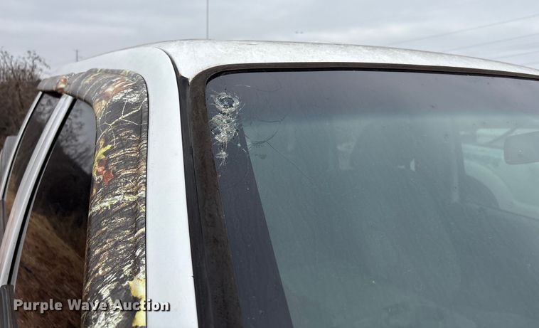 image for item ET1008 2011 Ford F250 Super Duty Crew Cab pickup truck