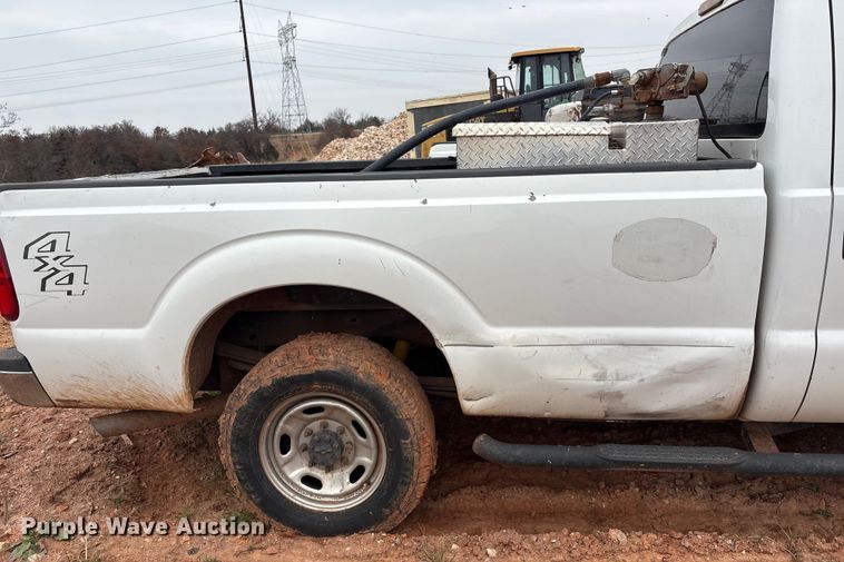 image for item ET1008 2011 Ford F250 Super Duty Crew Cab pickup truck