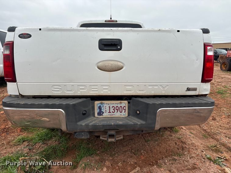 image for item ET1008 2011 Ford F250 Super Duty Crew Cab pickup truck