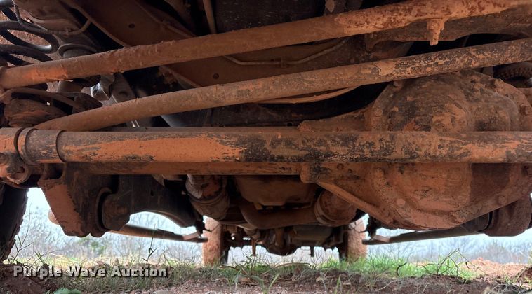 image for item ET1008 2011 Ford F250 Super Duty Crew Cab pickup truck