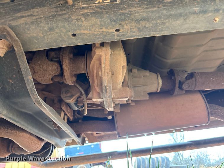 image for item ET1008 2011 Ford F250 Super Duty Crew Cab pickup truck