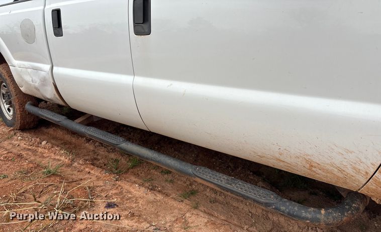 image for item ET1008 2011 Ford F250 Super Duty Crew Cab pickup truck