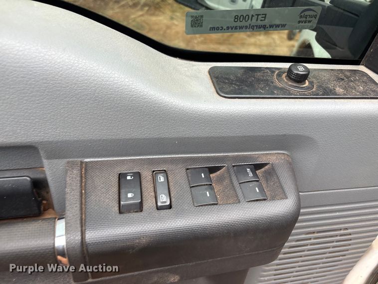 image for item ET1008 2011 Ford F250 Super Duty Crew Cab pickup truck