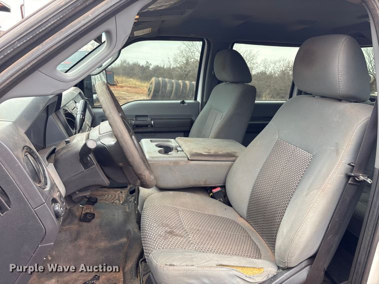 image for item ET1008 2011 Ford F250 Super Duty Crew Cab pickup truck