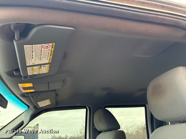 image for item ET1008 2011 Ford F250 Super Duty Crew Cab pickup truck