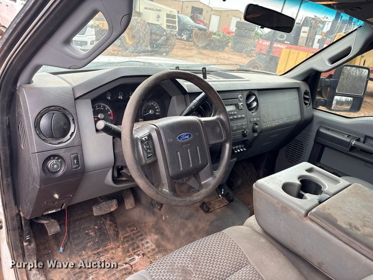 image for item ET1008 2011 Ford F250 Super Duty Crew Cab pickup truck