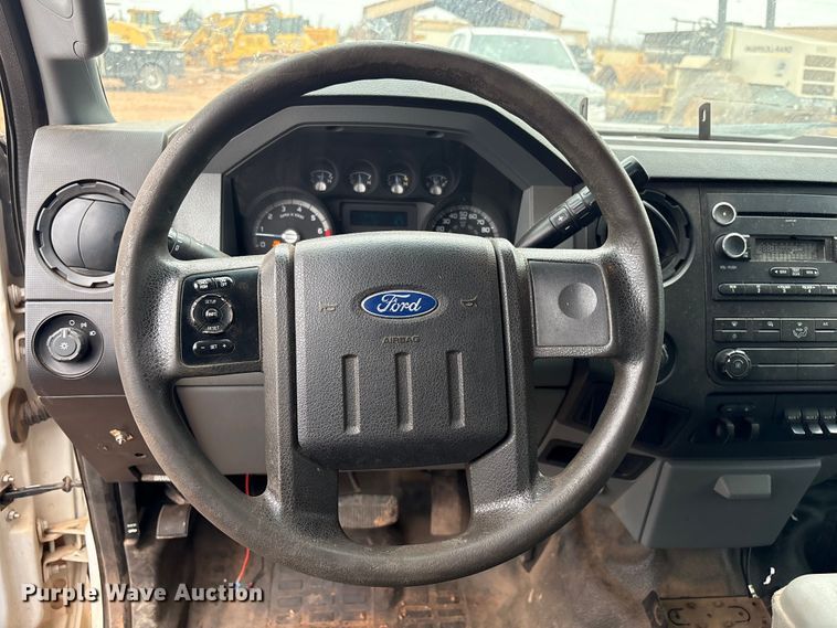 image for item ET1008 2011 Ford F250 Super Duty Crew Cab pickup truck