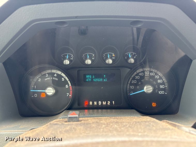 image for item ET1008 2011 Ford F250 Super Duty Crew Cab pickup truck