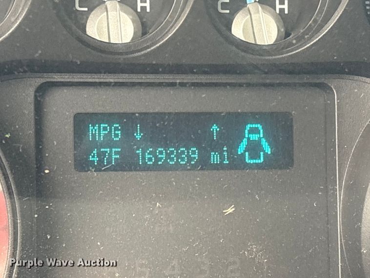 image for item ET1008 2011 Ford F250 Super Duty Crew Cab pickup truck