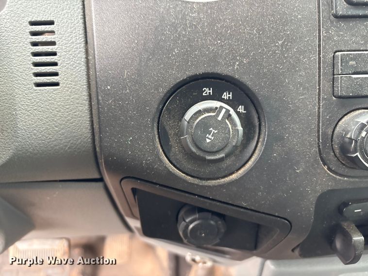 image for item ET1008 2011 Ford F250 Super Duty Crew Cab pickup truck