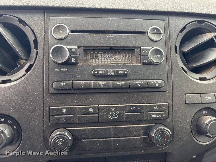 image for item ET1008 2011 Ford F250 Super Duty Crew Cab pickup truck