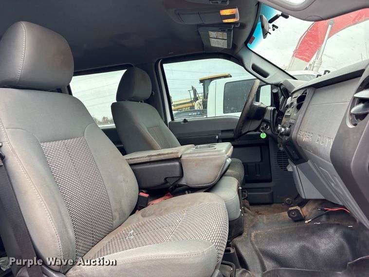 image for item ET1008 2011 Ford F250 Super Duty Crew Cab pickup truck