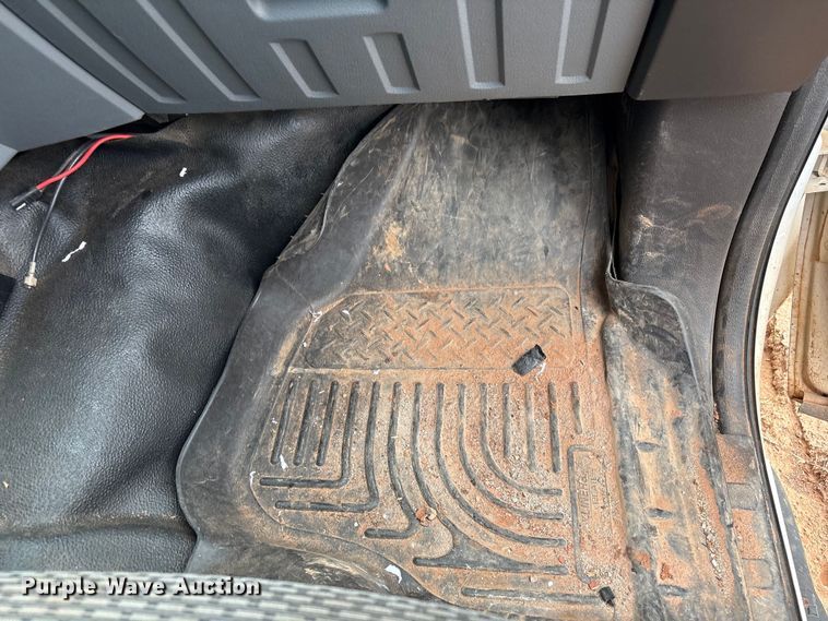 image for item ET1008 2011 Ford F250 Super Duty Crew Cab pickup truck