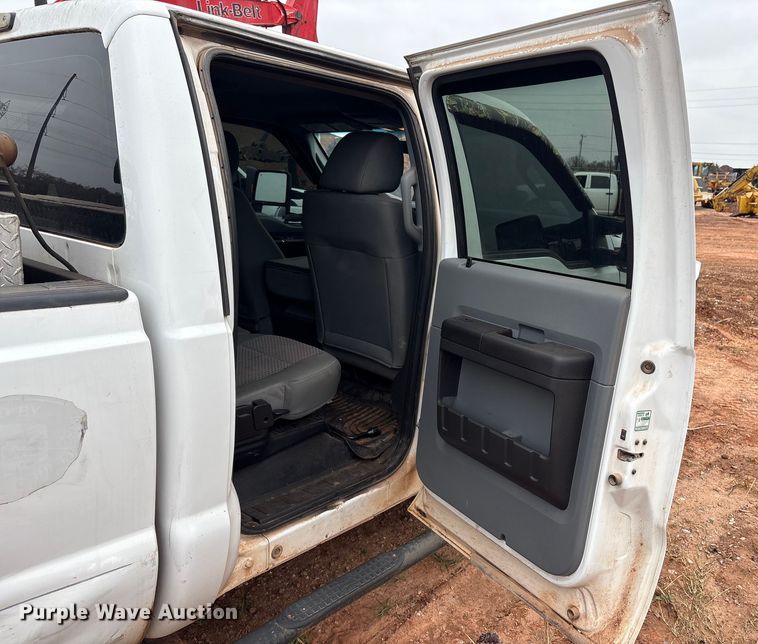 image for item ET1008 2011 Ford F250 Super Duty Crew Cab pickup truck