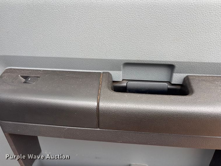 image for item ET1008 2011 Ford F250 Super Duty Crew Cab pickup truck