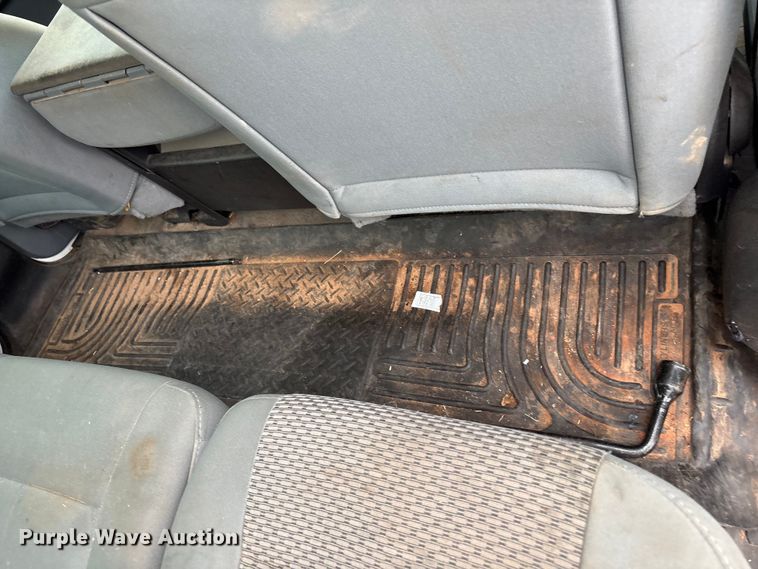 image for item ET1008 2011 Ford F250 Super Duty Crew Cab pickup truck