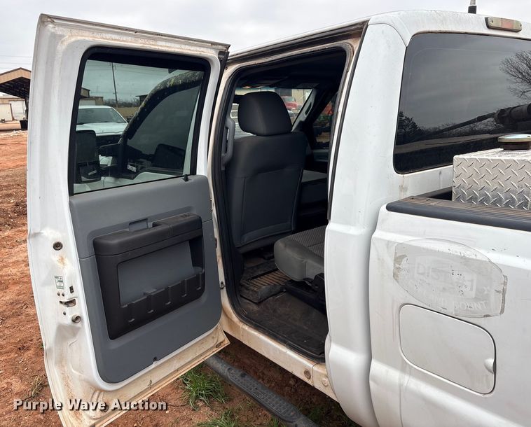 image for item ET1008 2011 Ford F250 Super Duty Crew Cab pickup truck