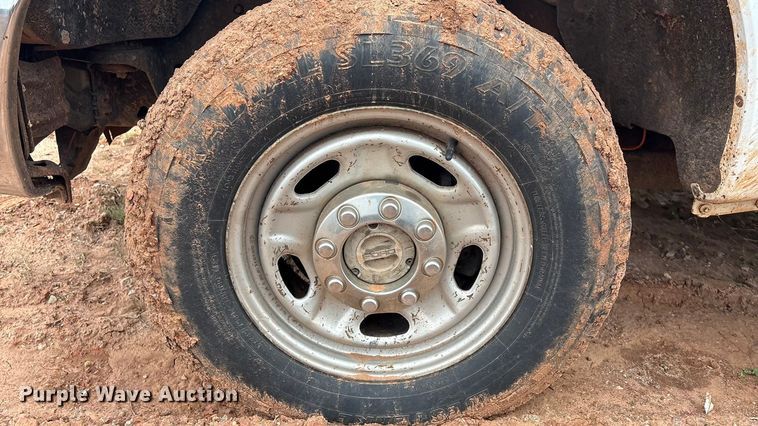 image for item ET1008 2011 Ford F250 Super Duty Crew Cab pickup truck