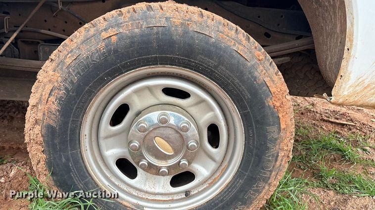 image for item ET1008 2011 Ford F250 Super Duty Crew Cab pickup truck