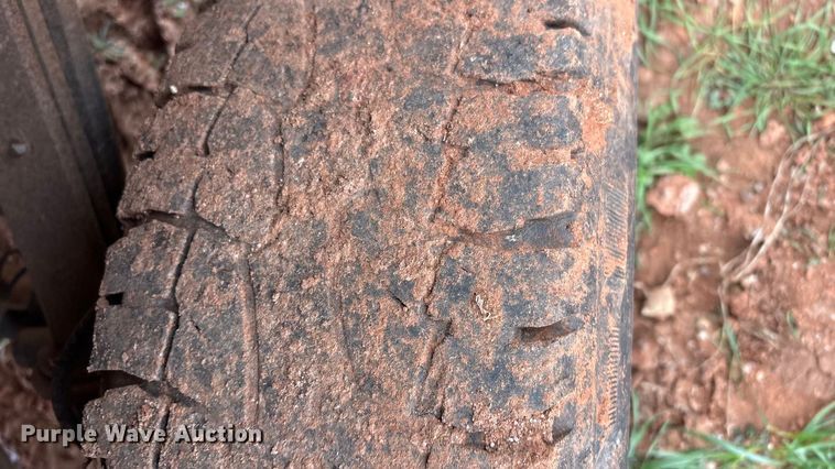 image for item ET1008 2011 Ford F250 Super Duty Crew Cab pickup truck