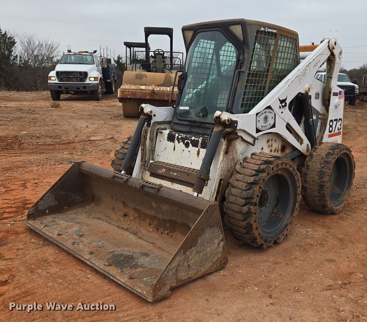 image for item ET1010 2002 Bobcat 873 skid steer loader
