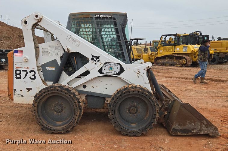 image for item ET1010 2002 Bobcat 873 skid steer loader