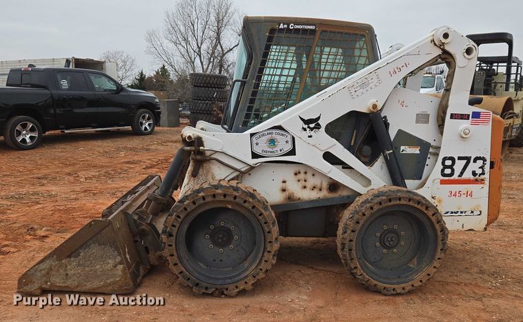 image for item ET1010 2002 Bobcat 873 skid steer loader