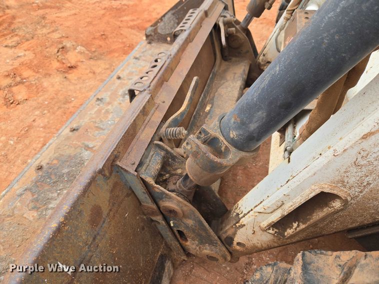 image for item ET1010 2002 Bobcat 873 skid steer loader