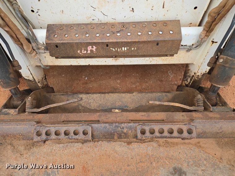 image for item ET1010 2002 Bobcat 873 skid steer loader