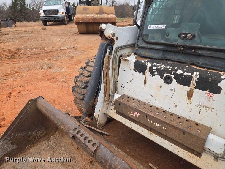 image for item ET1010 2002 Bobcat 873 skid steer loader