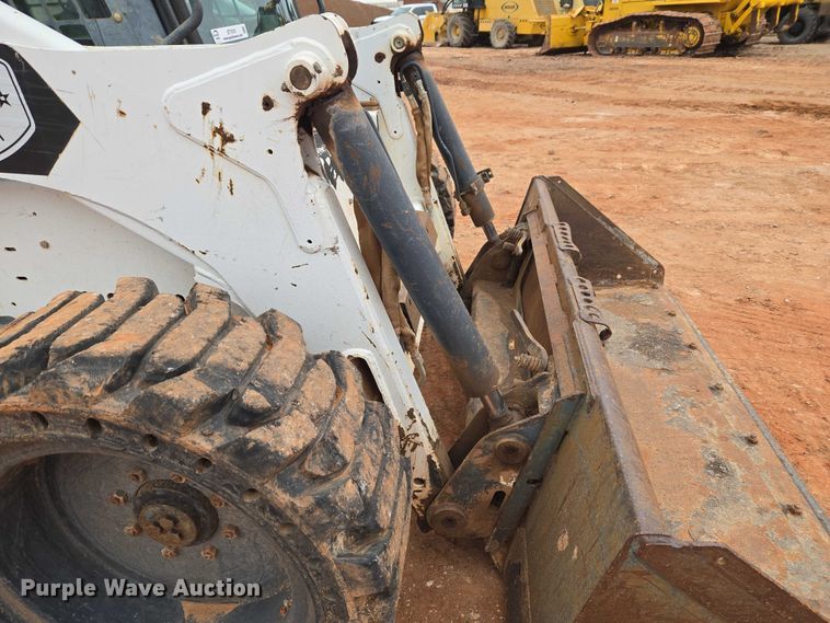 image for item ET1010 2002 Bobcat 873 skid steer loader