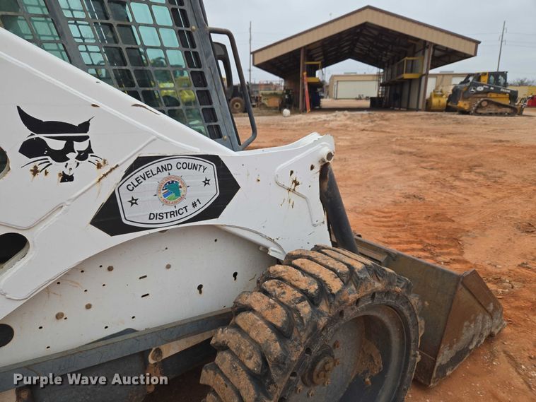 image for item ET1010 2002 Bobcat 873 skid steer loader