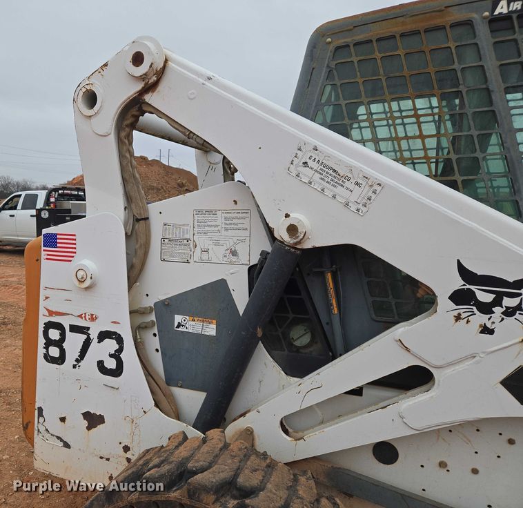 image for item ET1010 2002 Bobcat 873 skid steer loader