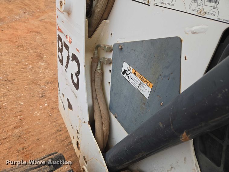 image for item ET1010 2002 Bobcat 873 skid steer loader