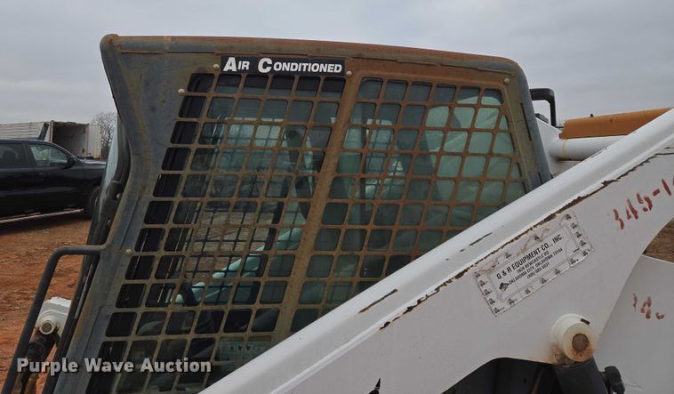 image for item ET1010 2002 Bobcat 873 skid steer loader