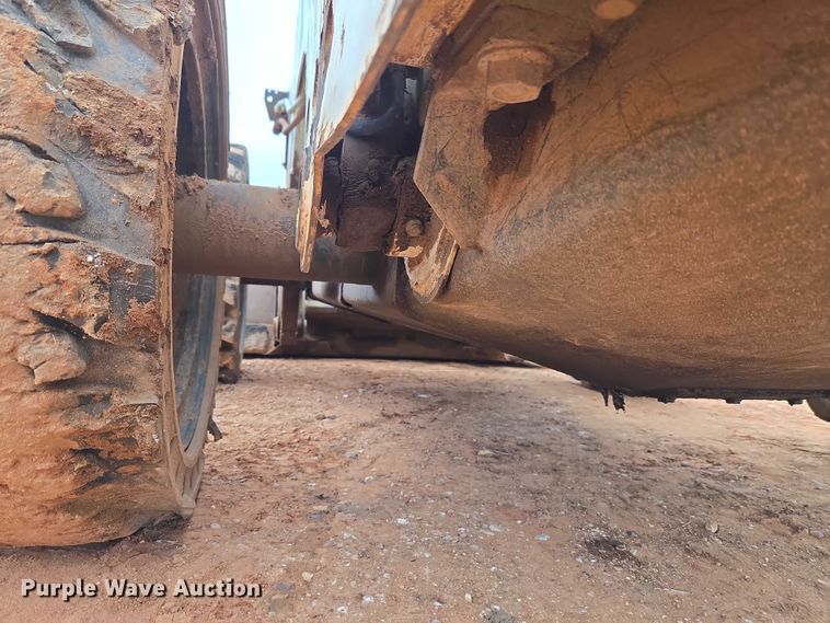 image for item ET1010 2002 Bobcat 873 skid steer loader