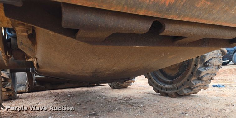 image for item ET1010 2002 Bobcat 873 skid steer loader