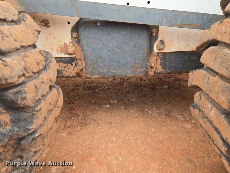 image for item ET1010 2002 Bobcat 873 skid steer loader